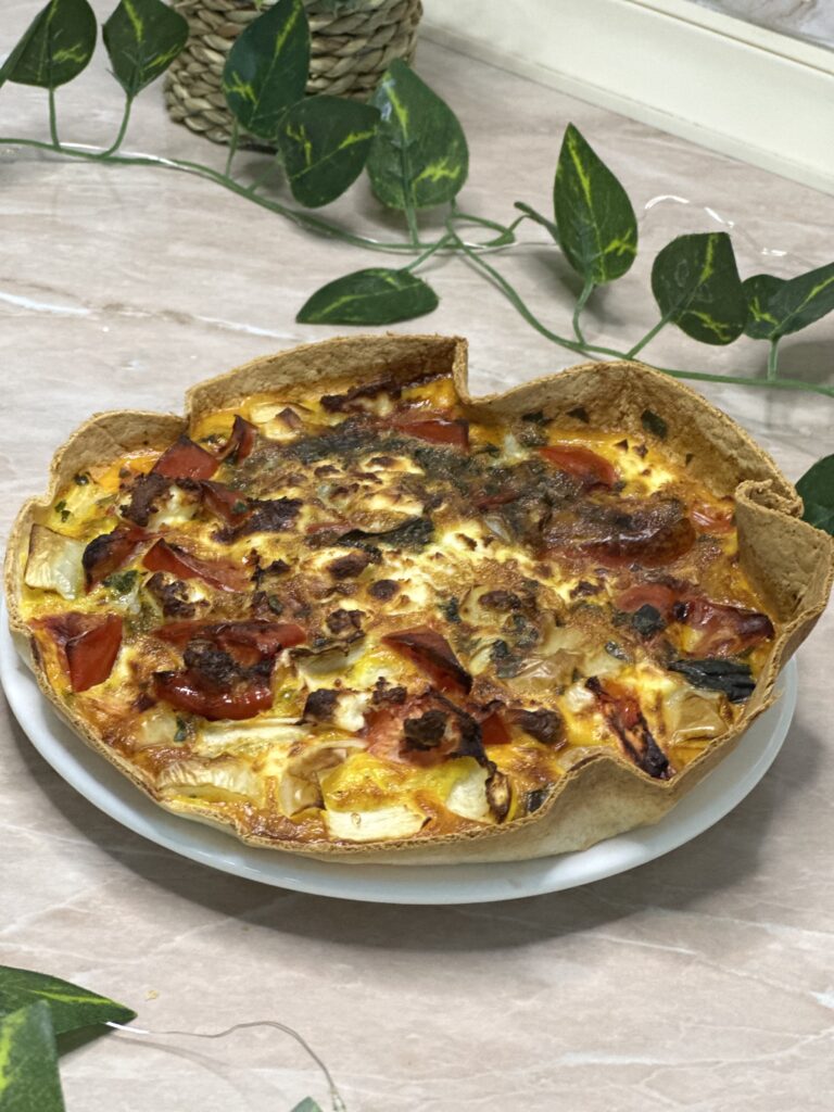 Tart sa jajima, fetom i povrćem 