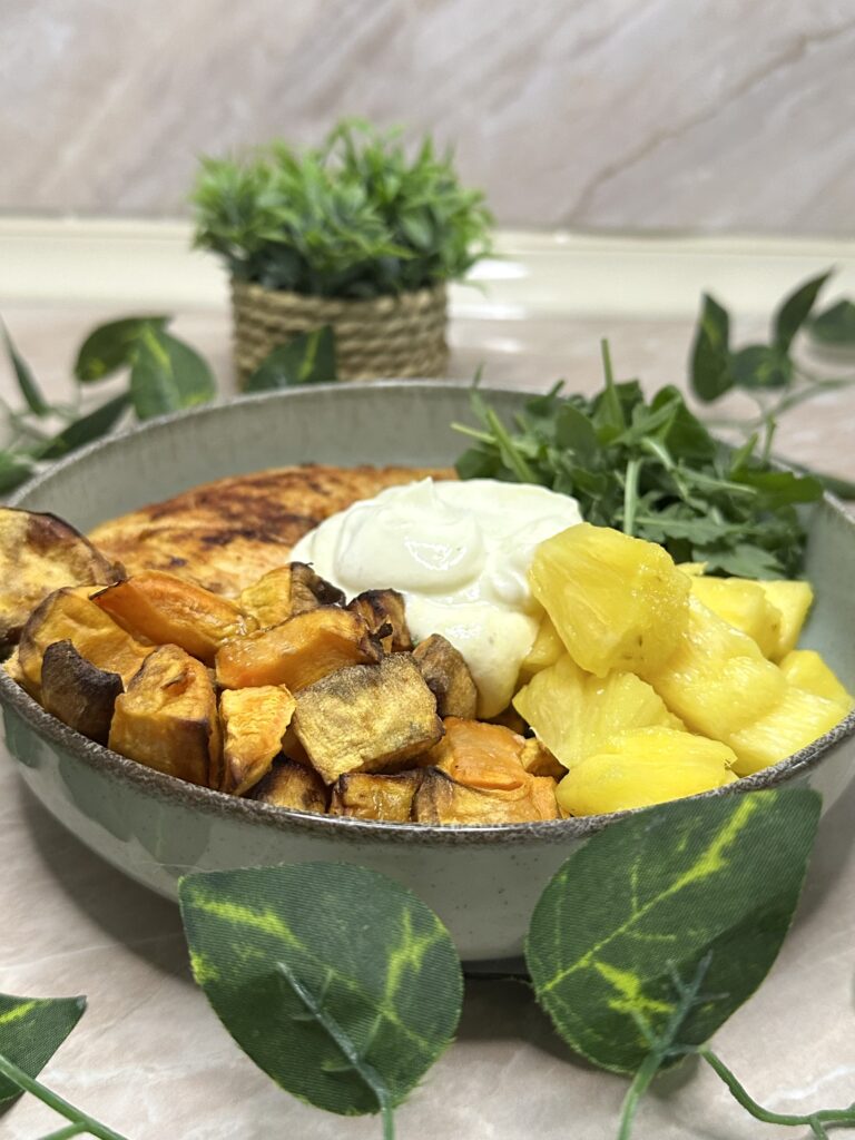 Hawai bowl sa piletinom i batatom