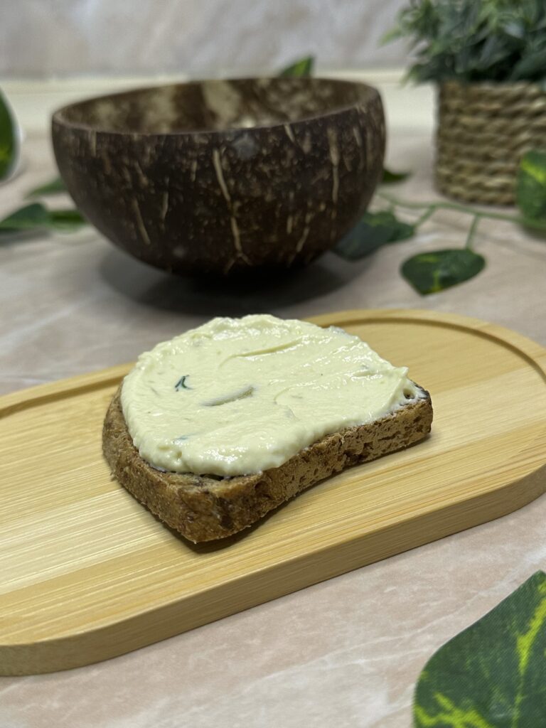 Namaz od jaja i grčkog jogurta sa mirođijom