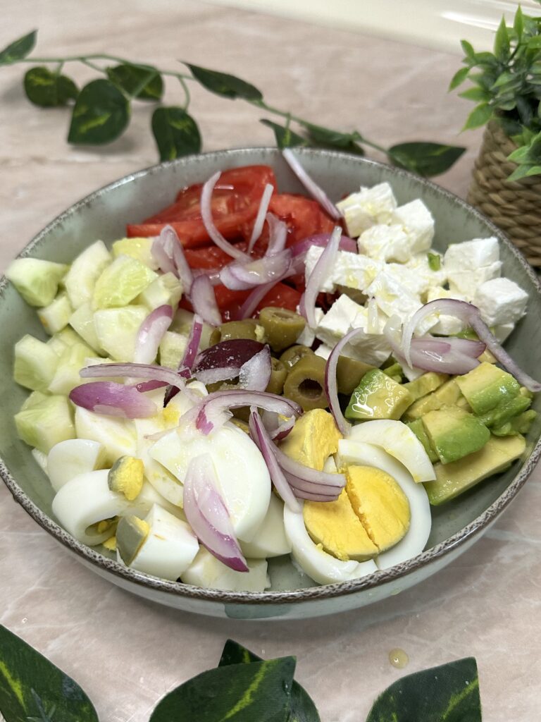 Grčka feta salata sa jajim