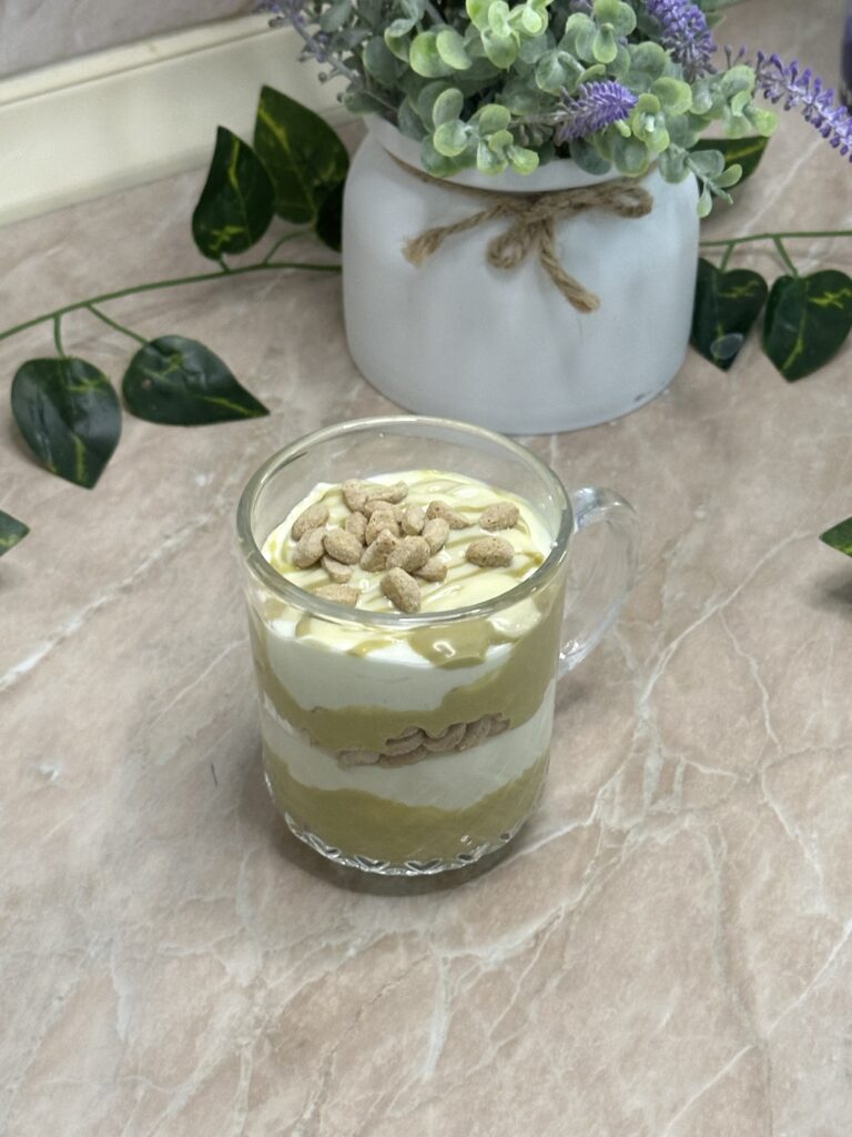 Pistać krem desert u čaši
