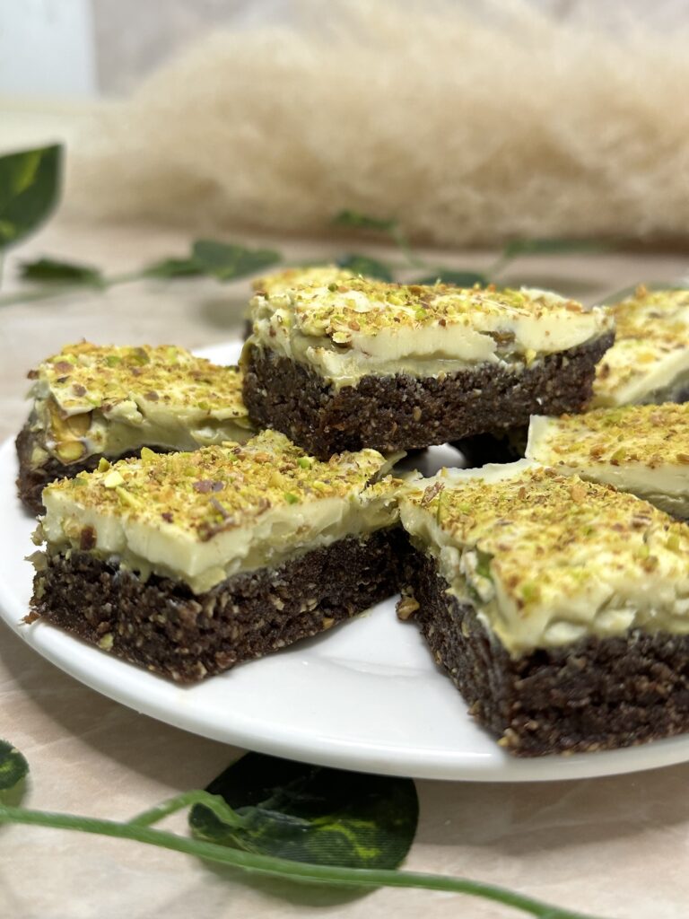 Bajadera sa pistać kremom i belom čokoladom