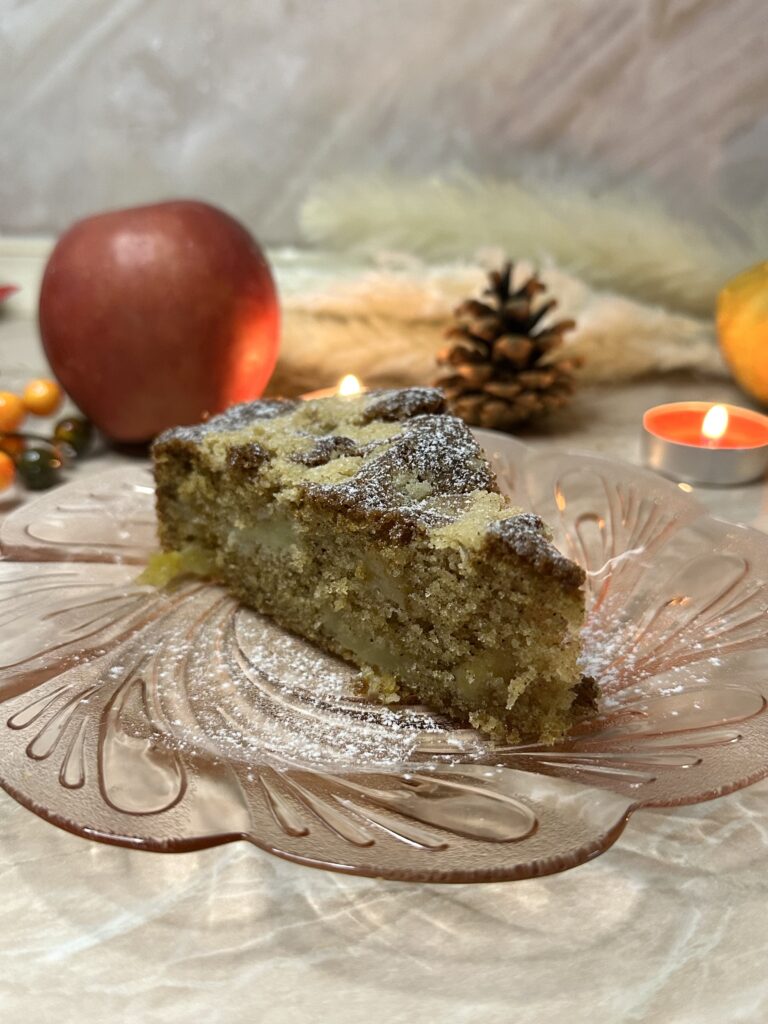 Jesenji kolač sa jabukama i cimetom