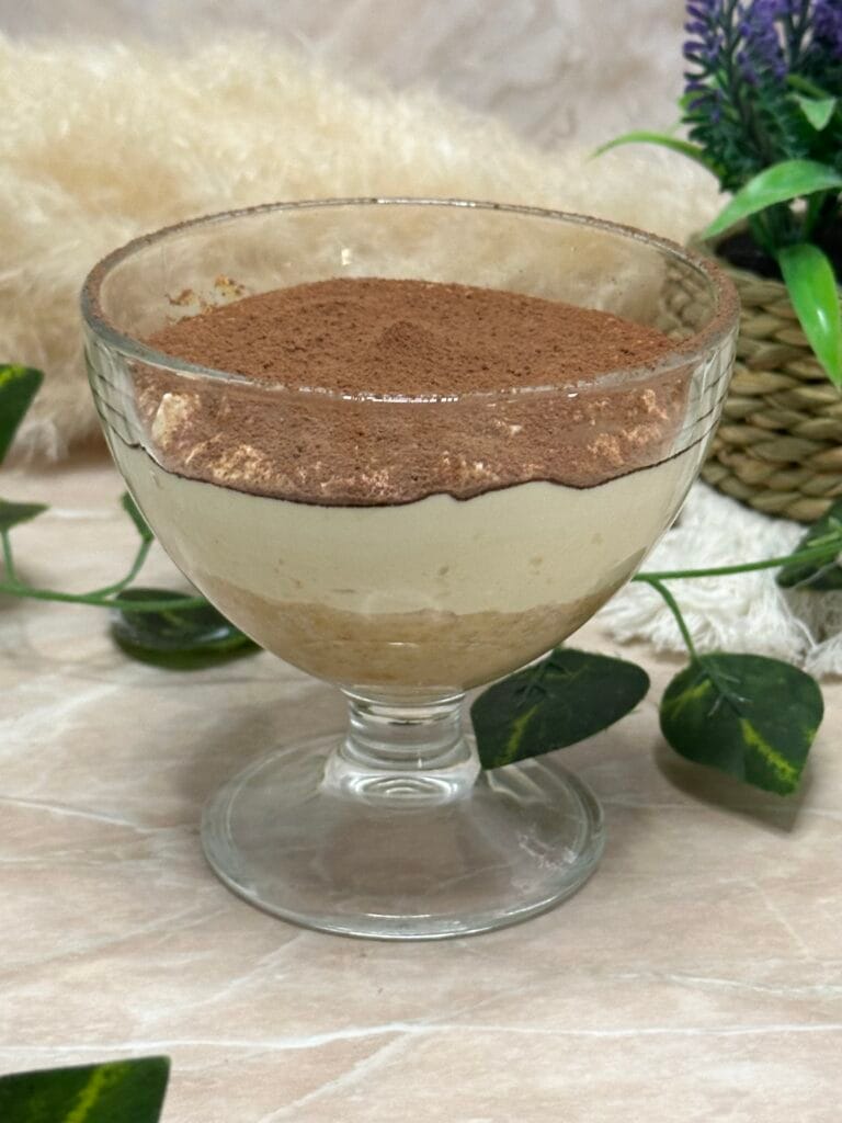 Proteinski tiramisu čizkejk u čaši