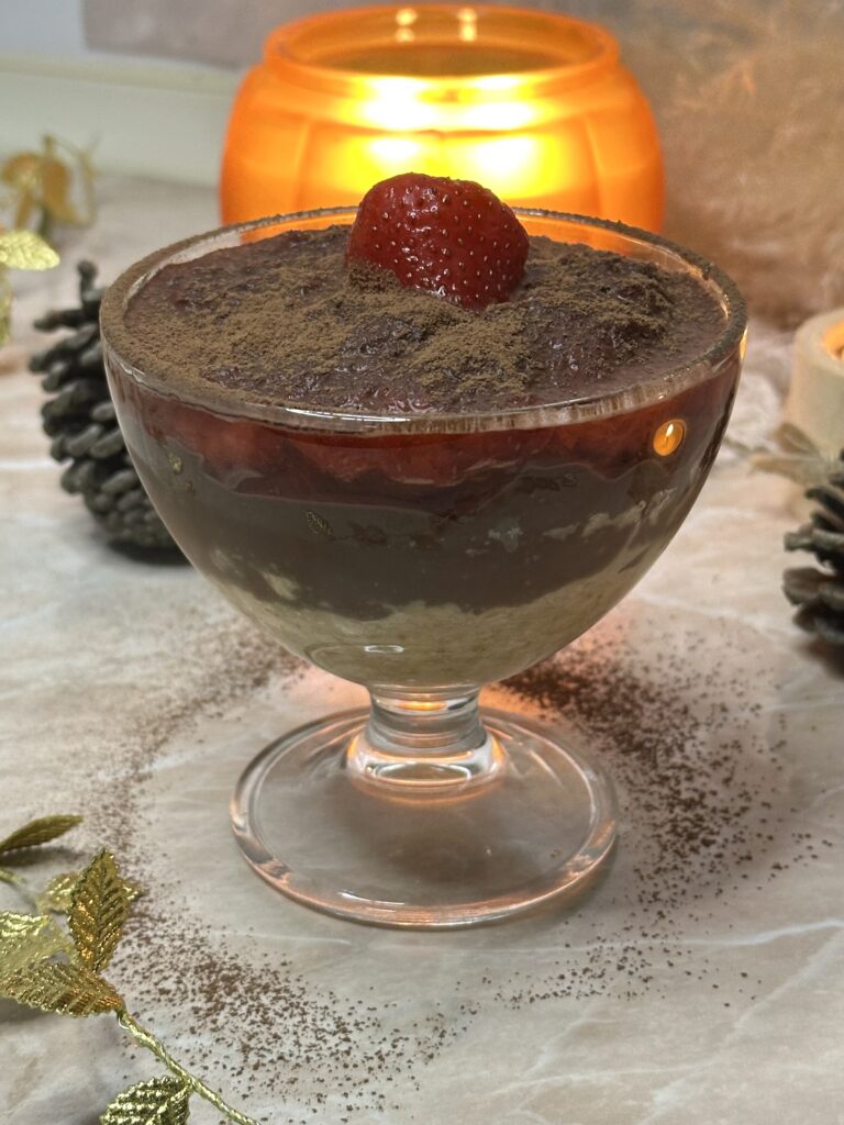 Proteinski čoko jagoda desert