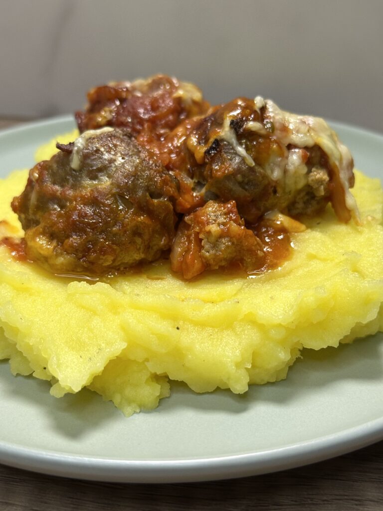 Ćufte u paradajz sosu sa mocarelom